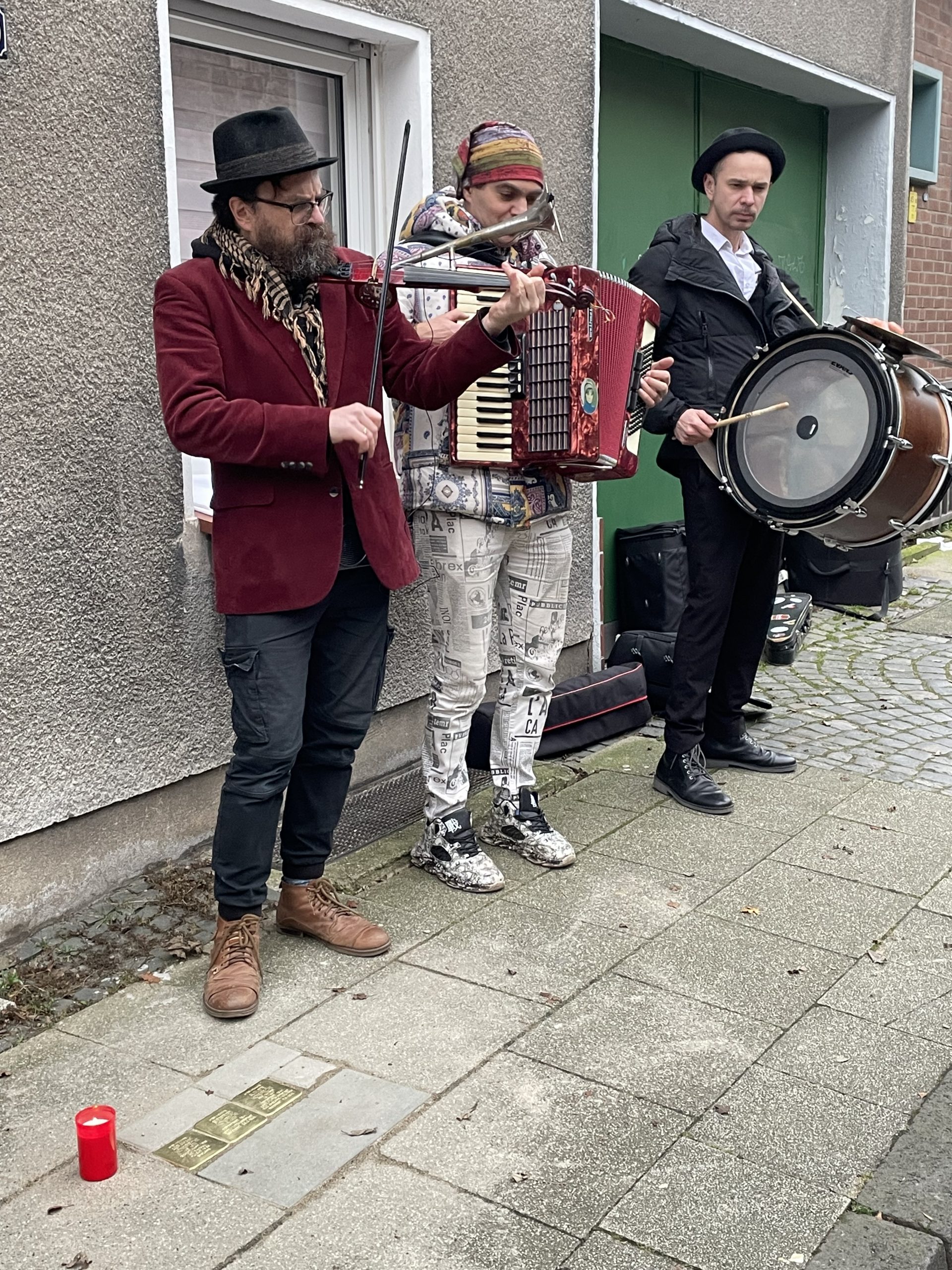 Stolpersteine in der Dahlhauserstr. ersetzt